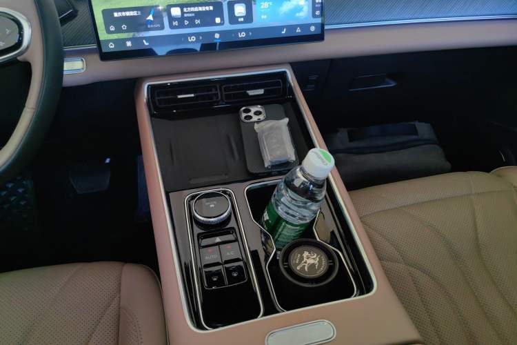 Used Chery Tiggo 8 L 2024 2.0T Two-Wheel Drive Prestige Version 5 Seats
