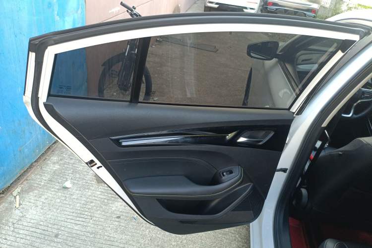 Used Roewe i5 2021 Revised Version 1.5L CVT Diamond Edition
