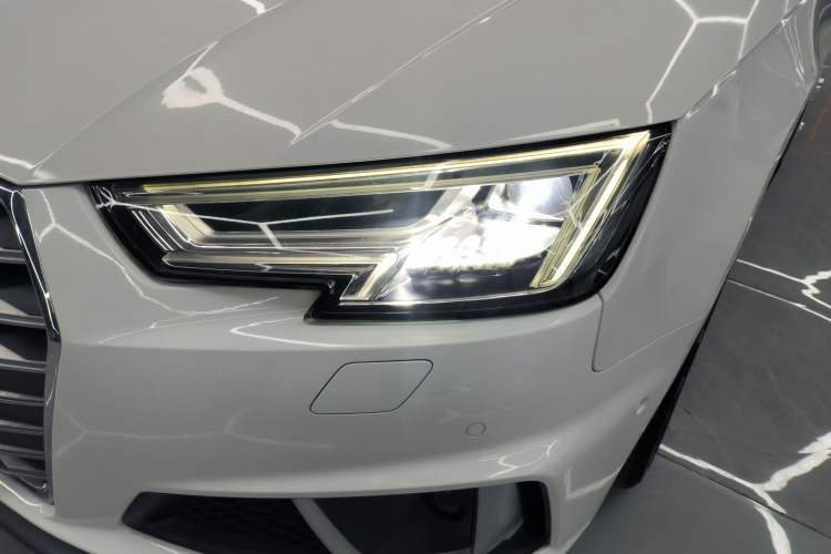 Used Audi A4L 2019 40 TFSI Fashion Edition China VI Emission Standard