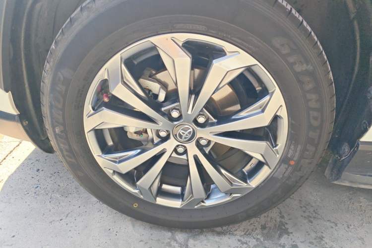 Used Toyota RAV4 2023 2.0L CVT Two-Wheel Drive 20th Anniversary Platinum Edition
