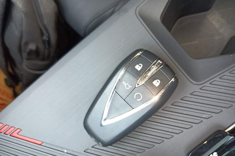 Used Oshan Z6 2022 Blue Whale 1.5T DCT Luxury Model
