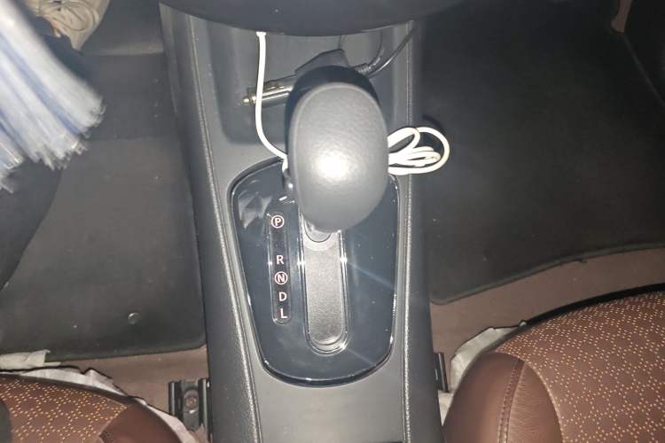 Used Nissan Tiida 2013 1.6L CVT Cool Cafe Edition
