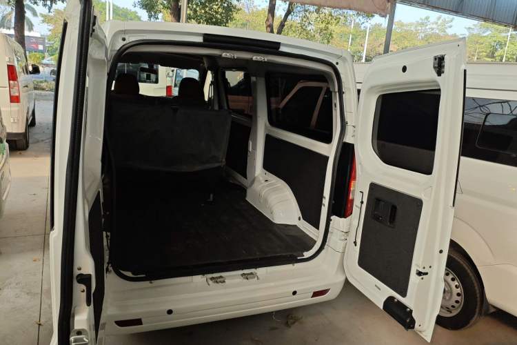 Used Chana Ruixing EM80 2025 Passenger Version Comfort Model 6 Seats 300 km Liftback Door
