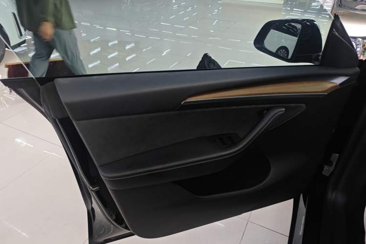 Used Tesla Model Y 2021 Standard Range Rear-Wheel Drive Version
