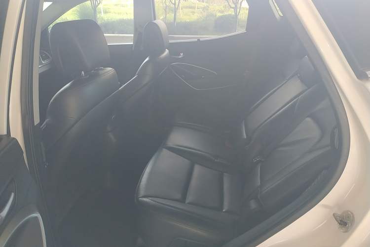 Used Hyundai Santa Fe 2015 2.0T Automatic All-Wheel Drive Smart Version 5 Seats