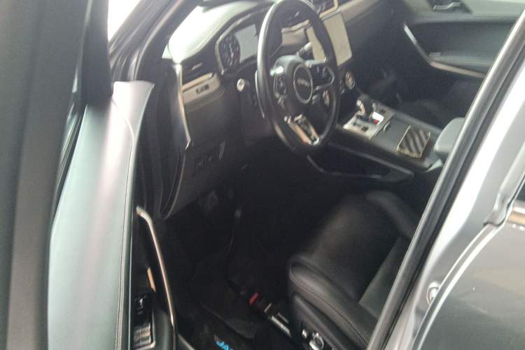 Used Jaguar F-PACE 2021 250 PS R-Dynamic SE
