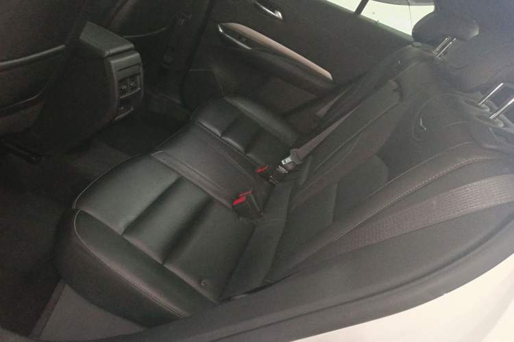 Used Cadillac XT4 2018 28T Two-Wheel Drive Leading Version
