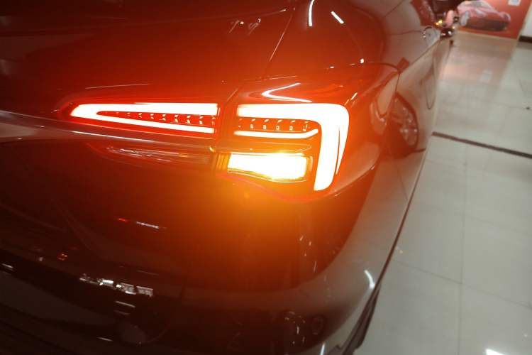 Used Buick Envision 2020 20T Two-Wheel Drive Luxury Model
