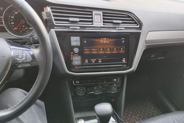 Used Volkswagen Tiguan L 2019 330TSI Automatic Two-Wheel Drive Panoramic Comfort Edition China VI Standard
