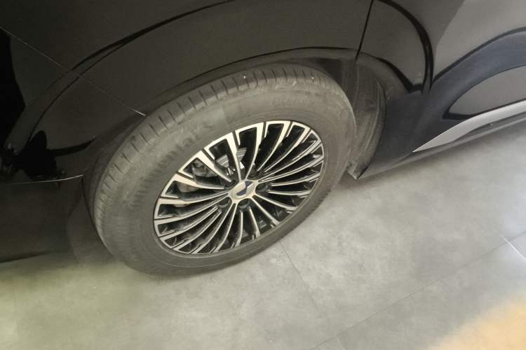 Used Denza D9 2022 DM-i 1040 Prestige Model