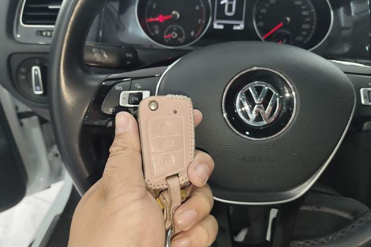 Used Volkswagen Golf 2020 Zhiai Edition 200TSI DSG Comfortable & Ambitious Version
