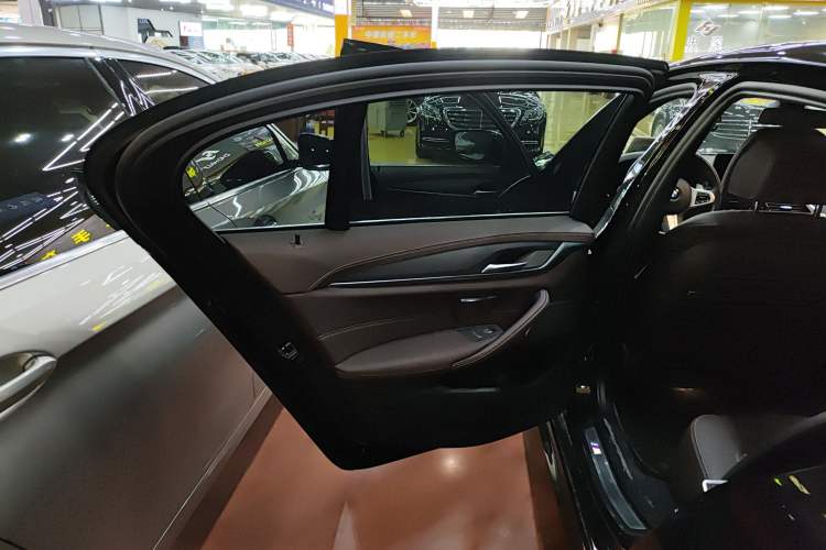 Used BMW 5 Series 2022 Second Facelift 530Li Luxury Version M Sport Package
