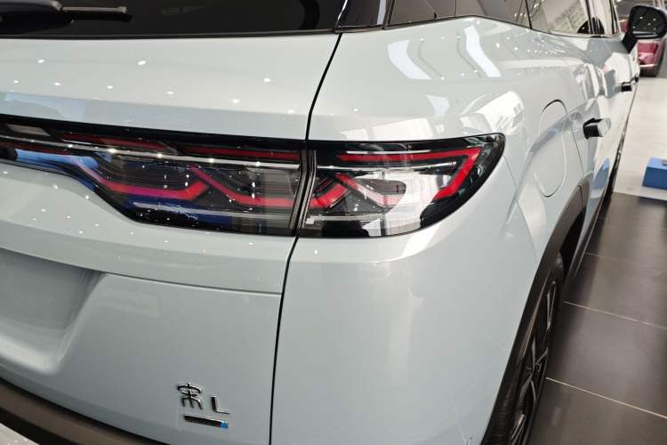 Used BYD Song L DM-i 2025 Intelligent Driving Version 160 km Beyond-Range Type
