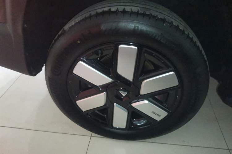 Used  G318 2024 Four-Wheel-Drive Air Suspension Model