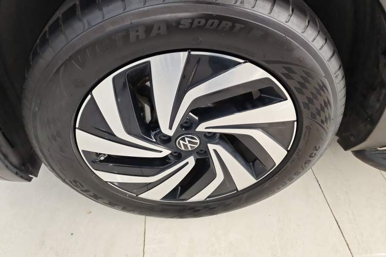 Used Volkswagen Tiguan L 2024 330TSI Automatic Two-Wheel Drive Smart Edition
