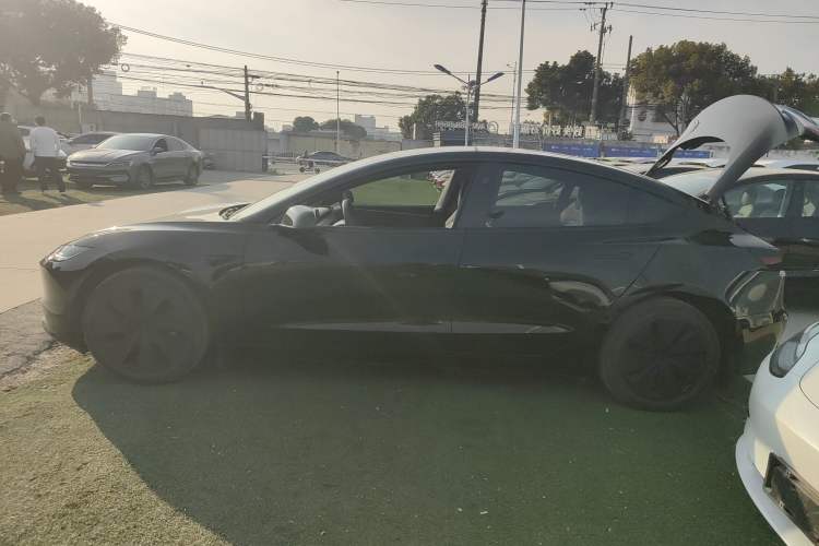 Used Tesla Model 3 2023 Rear-Wheel-Drive Version
