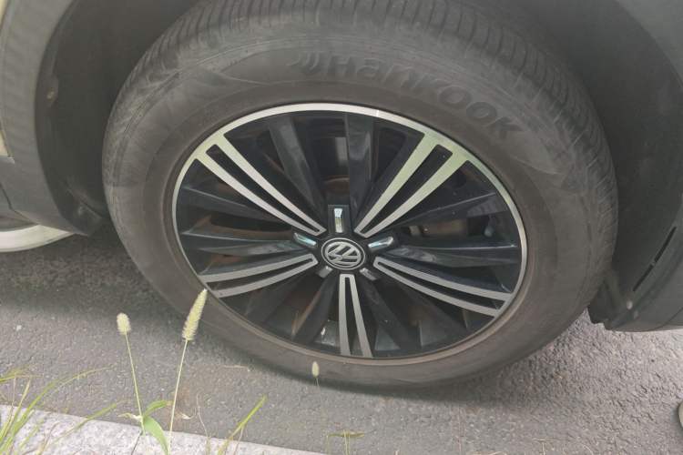 Used Volkswagen Tiguan L 2019 330TSI Automatic Two-Wheel Drive Luxury Edition China V Standard