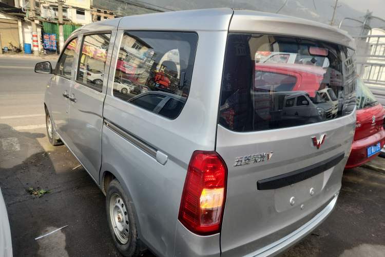 Used Wuling Rongguang V 2015 1.2L Practical Model