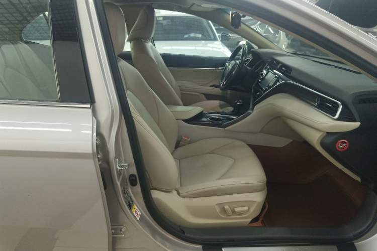 Used Toyota Camry 2018 2.0G Luxury Edition
