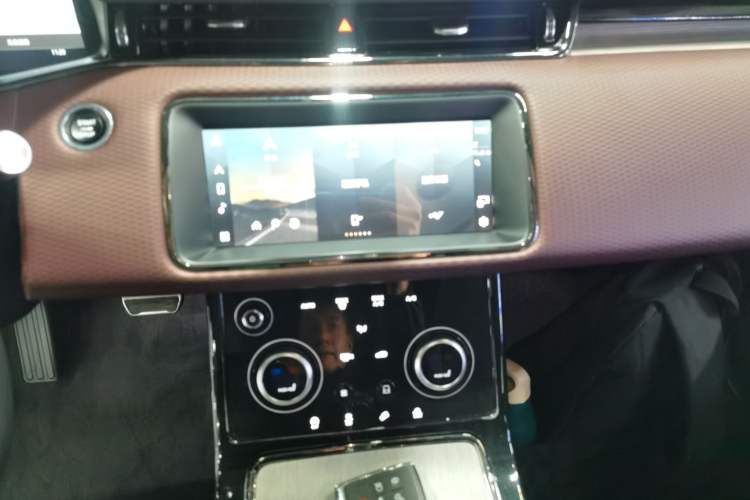 Used Land Rover Range Rover Evoque 2021 Range Rover Velar L 249PS R-Dynamic First Edition
