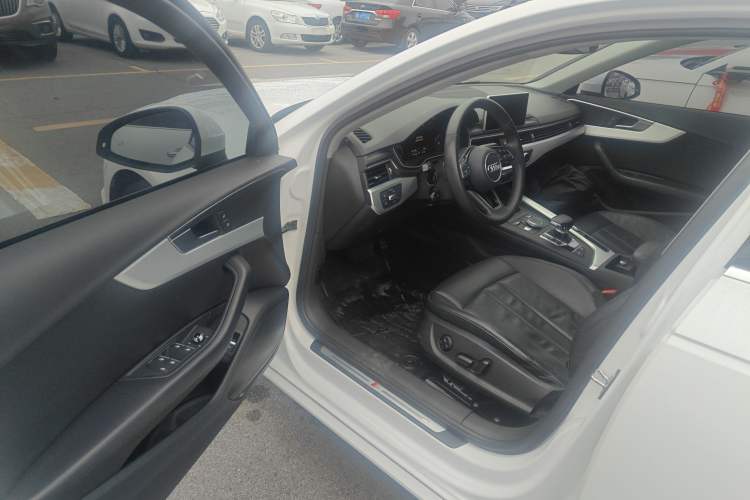 Used Audi A4L 2018 30th Anniversary Edition 40 TFSI Fashion Model
