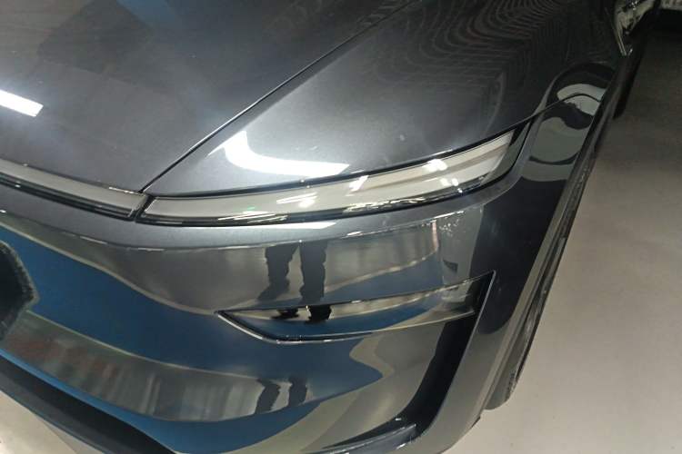 Used Tesla Model Y 2025 Long-Range All-Wheel-Drive Version