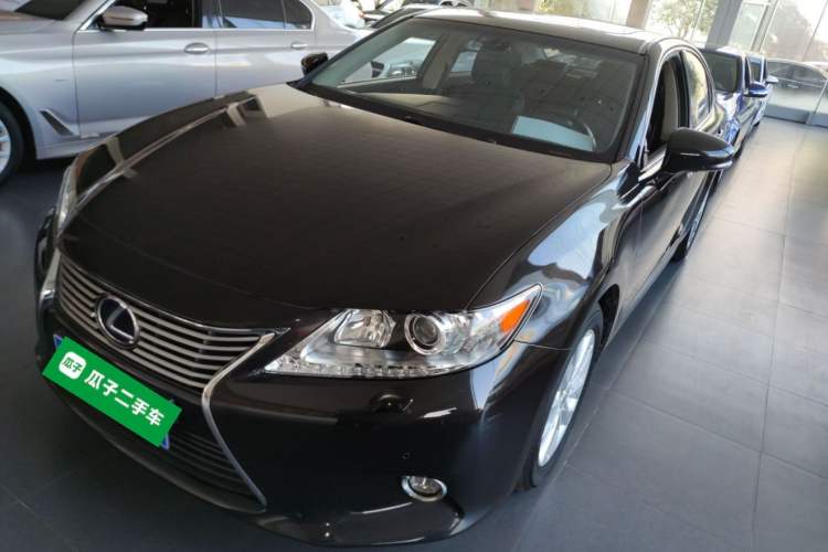 Used Lexus ES 2014 300h Elite Edition