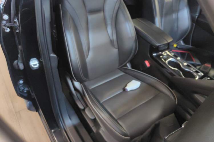 Used Buick Envision 2022 Encore S 552T Two-Wheel-Drive Luxury Model
