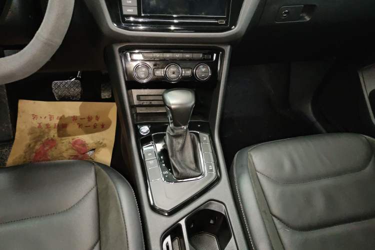 Used Volkswagen Tiguan L 2019 330TSI Automatic Two-Wheel Drive Panoramic Comfort Edition China VI Standard
