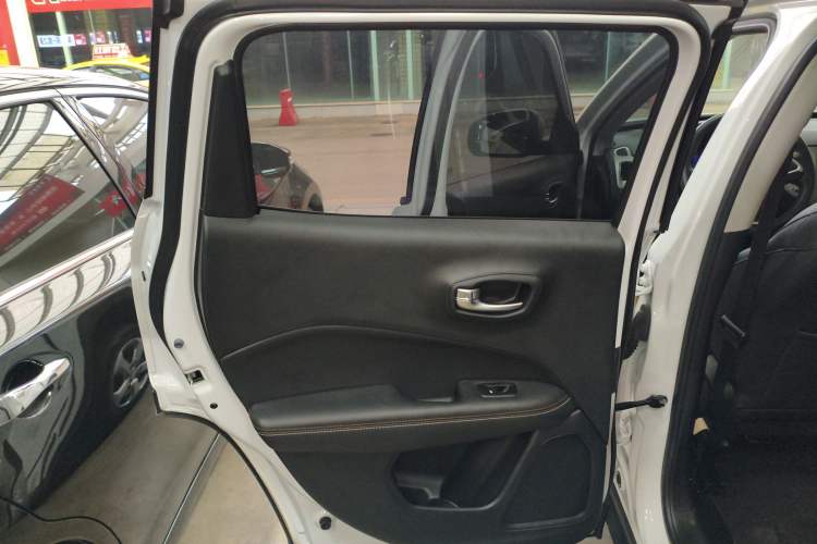 Used  Compass 2019 220T Automatic Enjoyment Version
