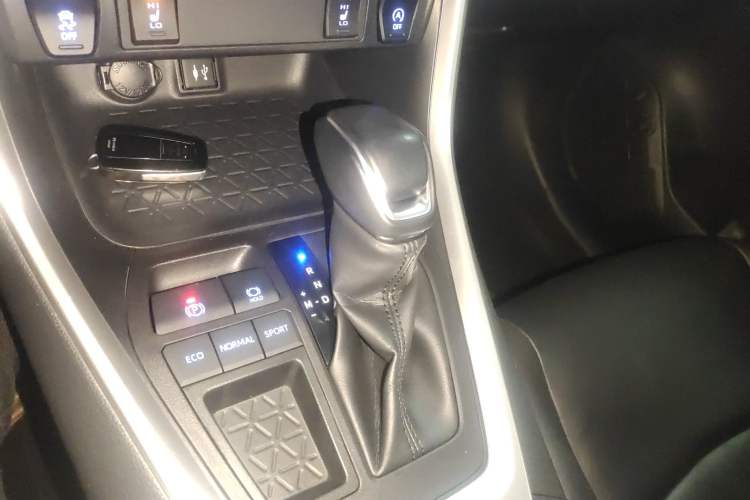 Used Toyota RAV4 2020 2.0L CVT Two-Wheel Drive Fashion PLUS Edition
