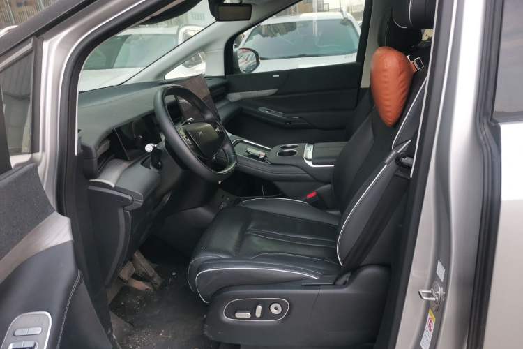 Used XPeng X9 2024 702 Ultra-Long Range Max
