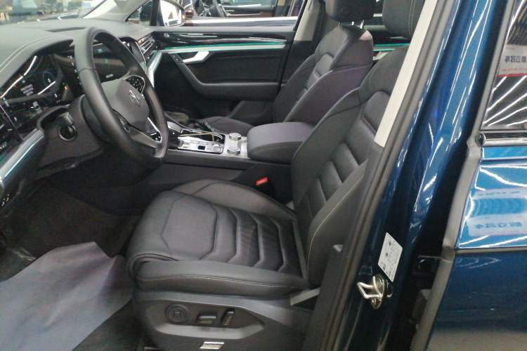 Used Volkswagen Touareg 2021 3.0 TSI Luxury Edition Black Diamond Sport Package
