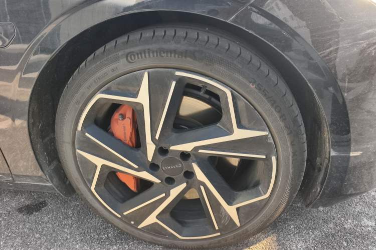 Used Lynk & Co Z10 2025 95 kWh 702 km All-Wheel-Drive Halo