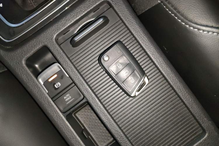 Used Volkswagen Golf 2018 230TSI Automatic Luxury Version
