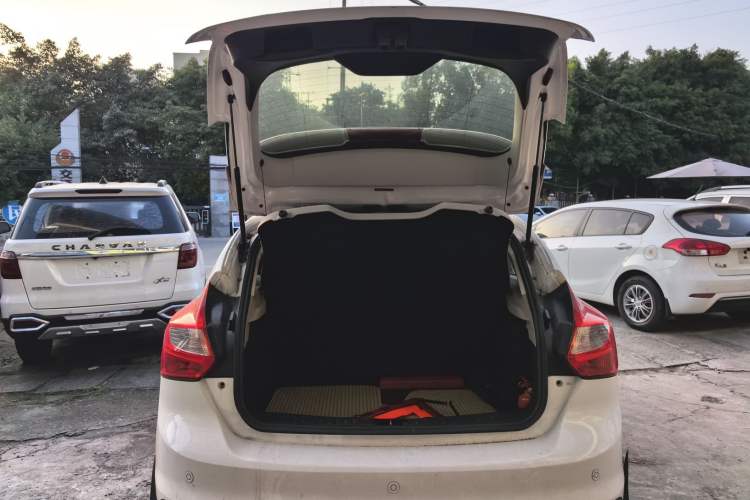 Used Ford Focus 2012 Hatchback 1.6L Automatic Fashion Edition
