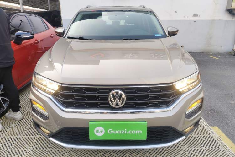 Used Volkswagen T-ROC 2018 230TSI DSG Two-Wheel Drive Fashion Edition China V Standard