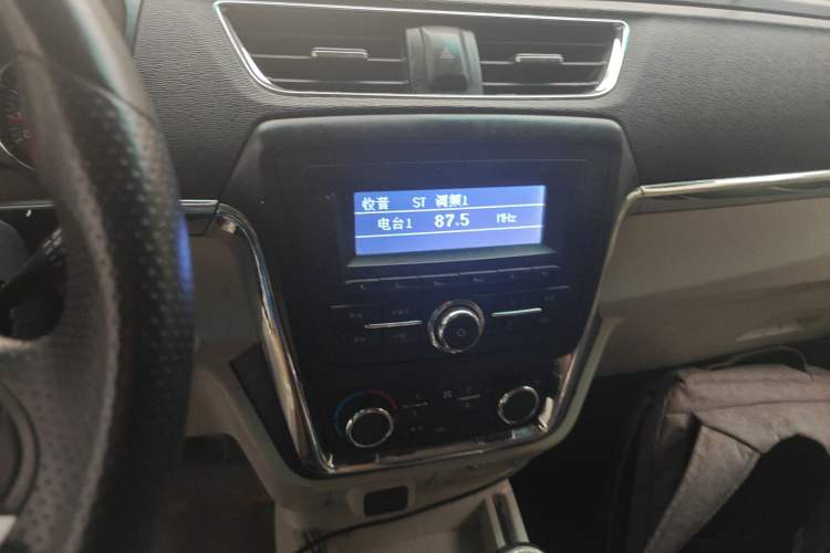 Used Jinbei New Hiace X30L 2019 1.5L Van Wealth Edition China VI SWC15M
