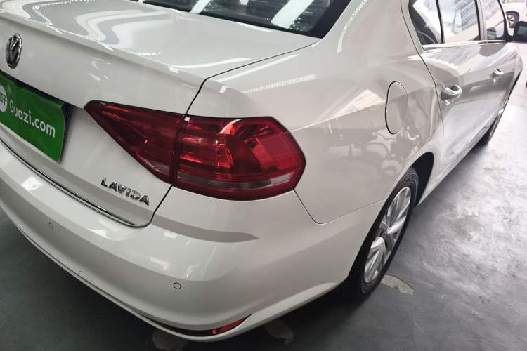 Used Volkswagen Lavida 2017 1.6L Automatic Comfort Edition
