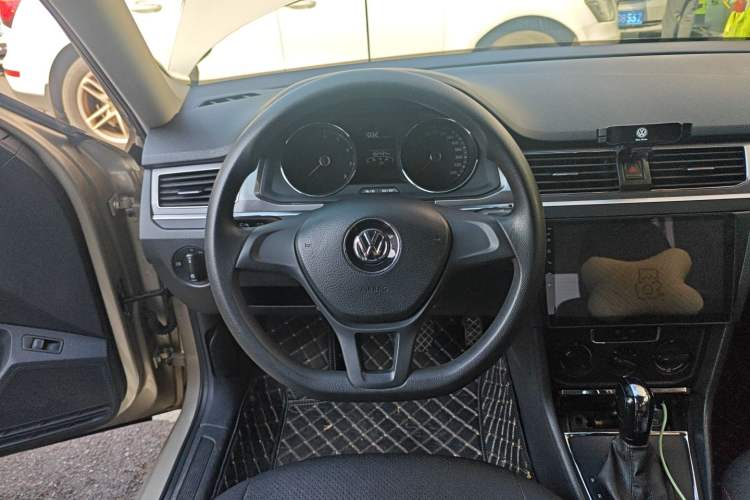 Used Volkswagen Bora 2017 1.6L Automatic Fashion Model