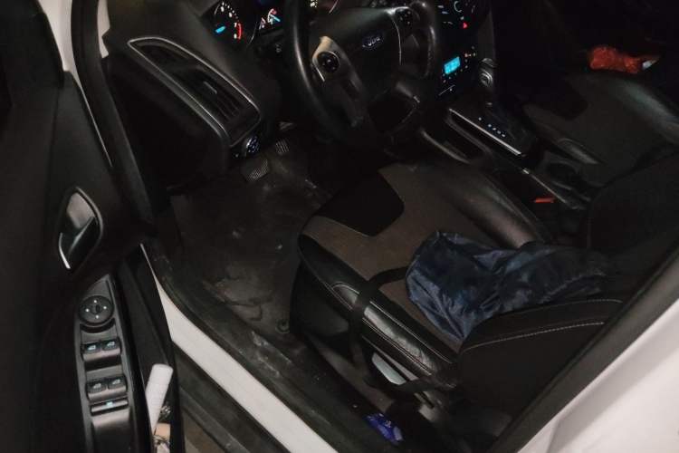 Used Ford Focus 2012 Sedan 1.6L Automatic Fashion Edition
