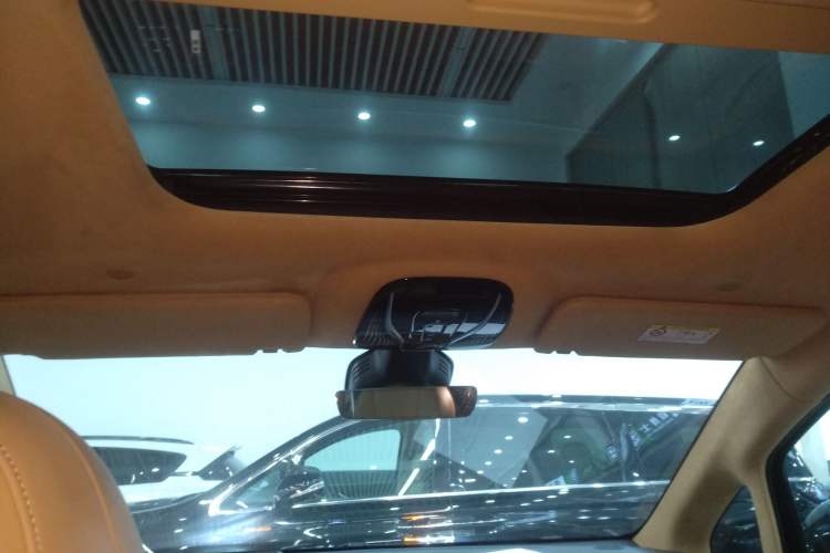 Used VOYAH Dream 2025 PHEV Four-Wheel-Drive Flagship Kunpeng Edition
