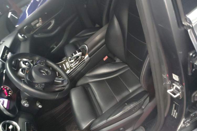 Used Mercedes-Benz GLC 2016 GLC 260 4MATIC Luxury Model
