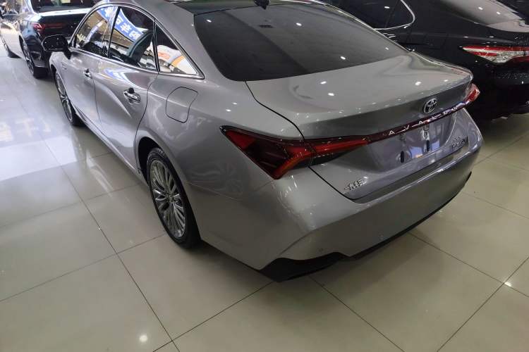Used Toyota Avalon 2019 Dual-Engine 2.5L XLE Prestige Version China VI Standard
