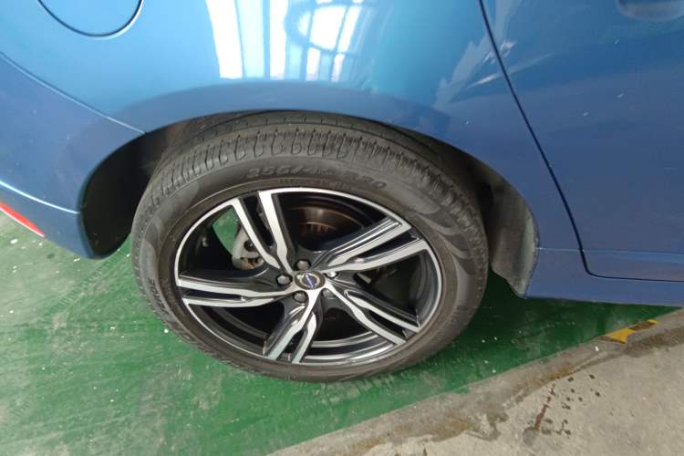 Used Volvo XC60 2017 T5 AWD Personalized Sport Upgrade Edition
