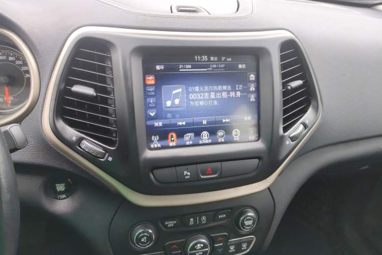 Used  Cherokee 2017 2.0L Superior Edition