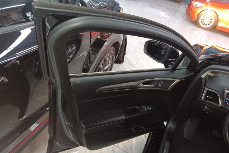 Used Ford Mondeo 2017 EcoBoost 180 Stylish Model
