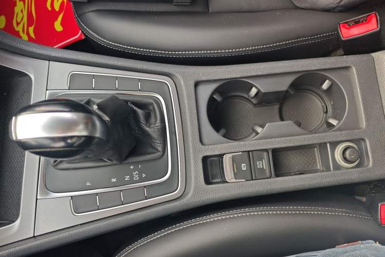 Used Volkswagen Golf 2016 1.6L Automatic Fashion Model