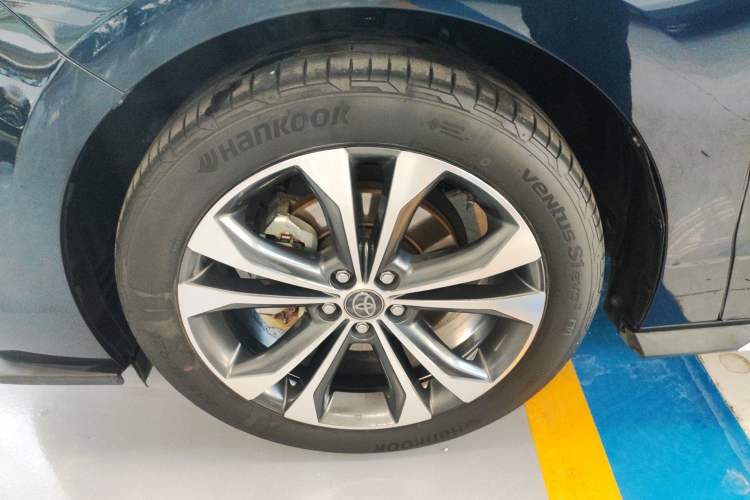 Used Toyota Granvia 2023 2.5L Hybrid Flagship VIP Edition
