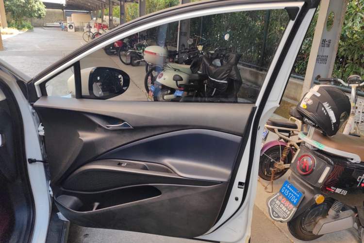 Used Buick Velite 6 2024 450km Range Commuter Version
